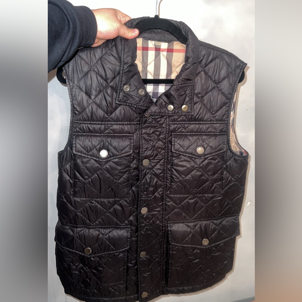 Unisex Burberry vest. Size M